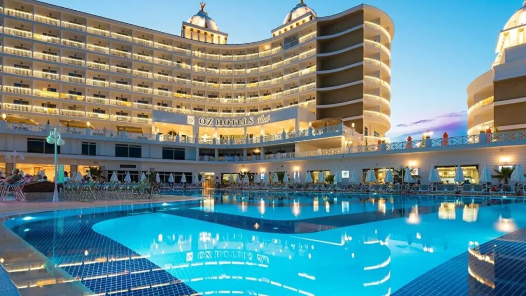 Oz Sui Resort na Riwierze Tureckiej – hotel z basenami zjezdzalniami i atrakcjami dla dzieci