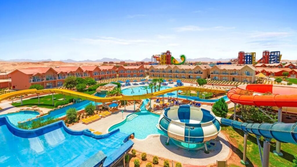 Pickalbatros Jungle Aqua Park Resort Neverland – hotel w Hurghadzie z ogromnym aquaparkiem, 36 basenami i zjeżdżalniami