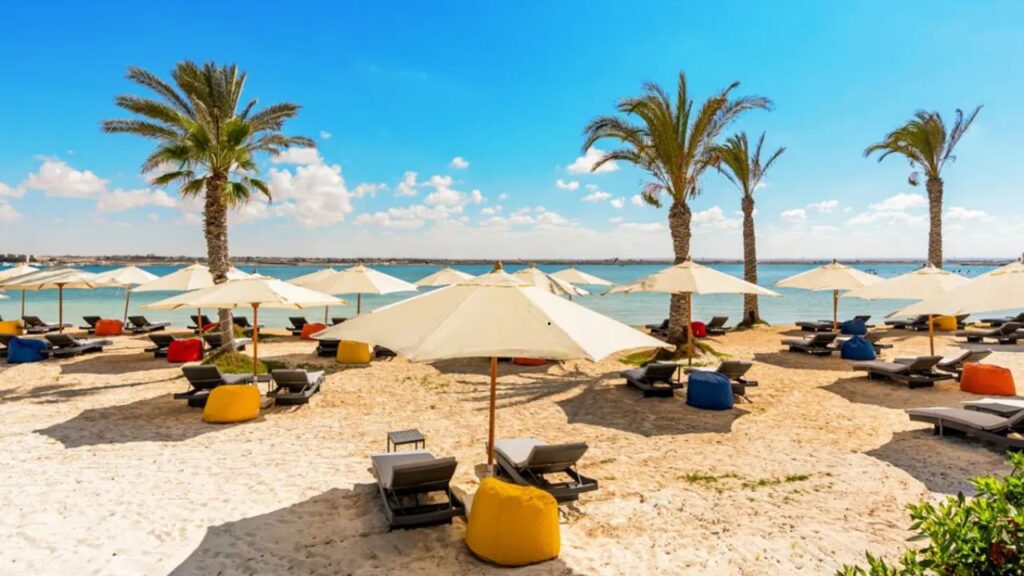 Safir Marsa Matrouh Resort – 4-gwiazdkowy hotel w Marsa Matruh bezpośrednio przy piaszczystej plaży