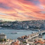 Złoty Róg w Stambule z Mostem Galata i panoramą miasta