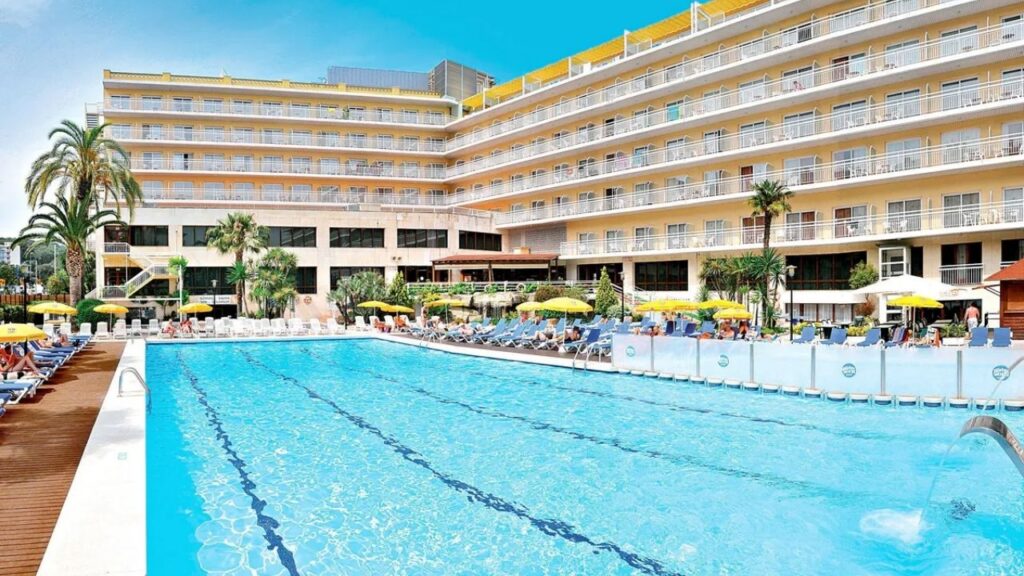 GHT Oasis Park 4 gwiazdkowy hotel w Lloret de Mar na Costa Brava z basenami i blisko plazy