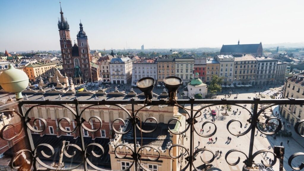 Kiedy warto wybrać hotel w Krakowie poza centrum?