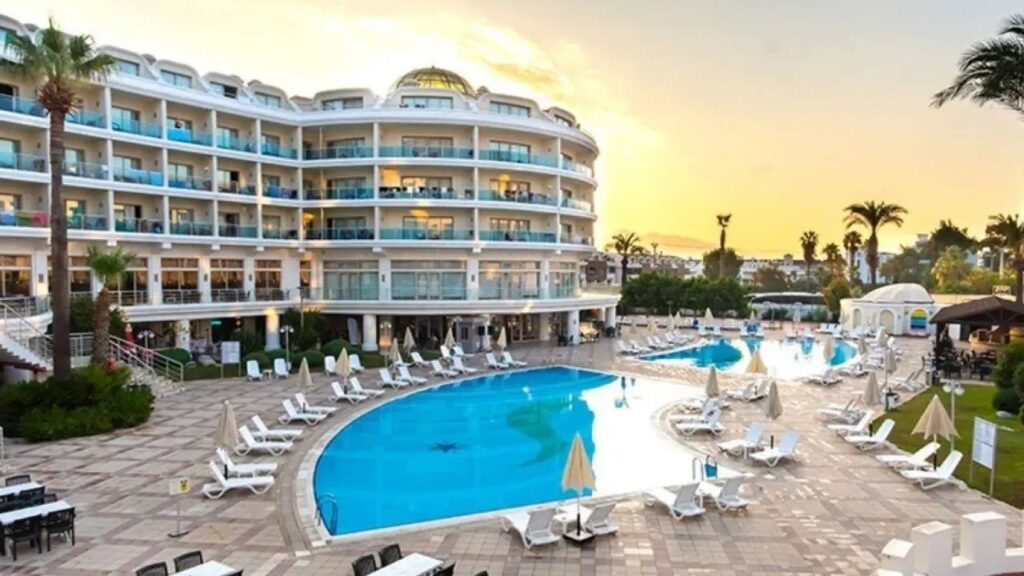 Pineta Park De Lux 4-gwiazdkowy hotel w Marmaris z basenem, zjeżdżalniami i All Inclusive