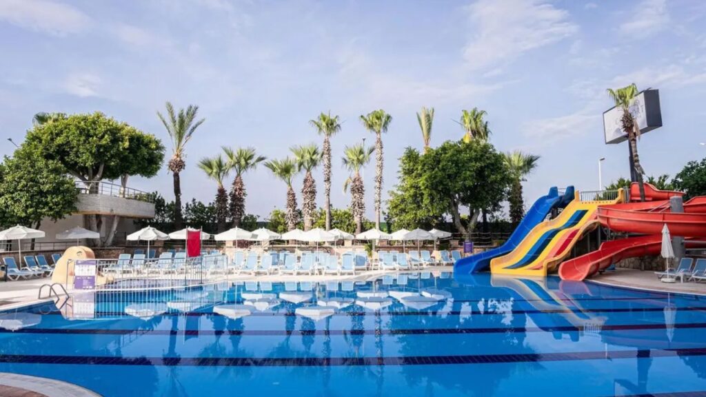 Prestige Alanya – 5-gwiazdkowy hotel na Riwierze Tureckiej 50 metrów od plaży ze zjeżdżalniami
