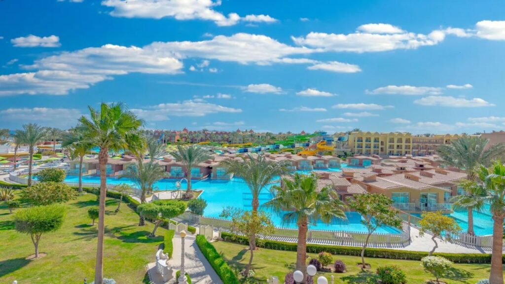 Titanic Palace Resort – 5 gwiazdkowy hotel w Hurghadzie z aquaparkiem basenami i prywatna plaza