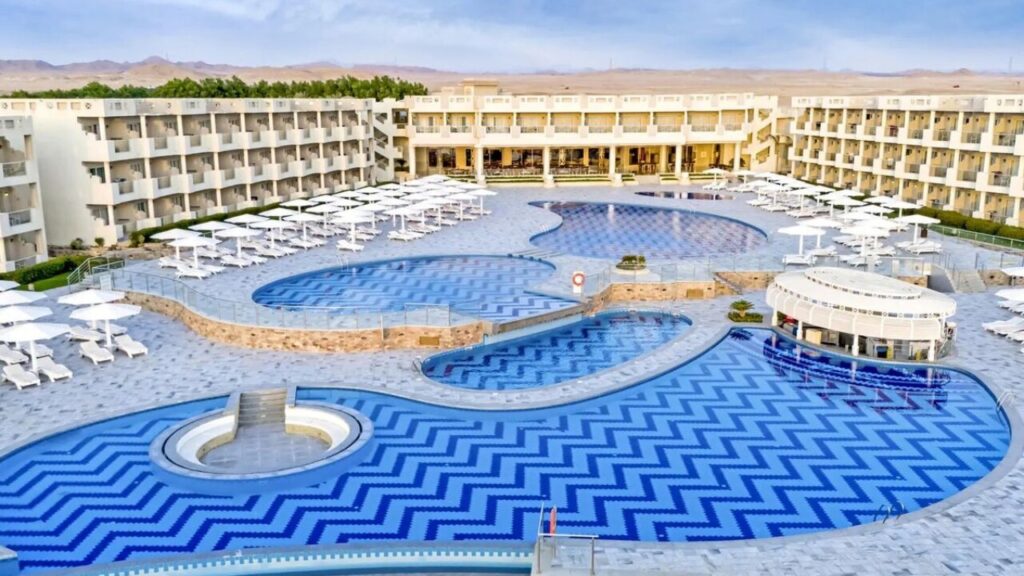 Sirena Beach Resort & Spa