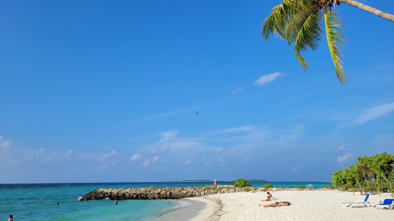 Plaża Bikini Beach na Malediwach