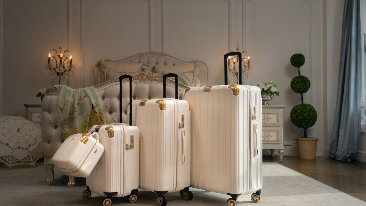 walizka kabinowa, walizka na kółkach, walizka podróżna, walizka średnia, walizka duża, jaka walizka na wakacje, walizka wakacje, jaka duża walizka na wakacje za granicą, dobra walizka na wakacje, jaka walizka najlepsza na wakacje